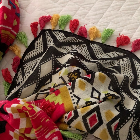 Wrap or scarf - Picture 2 of 8